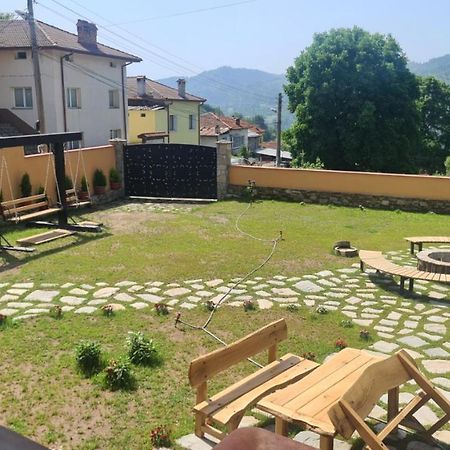 Guesthouse Nefertiti Smoljan Exterior foto