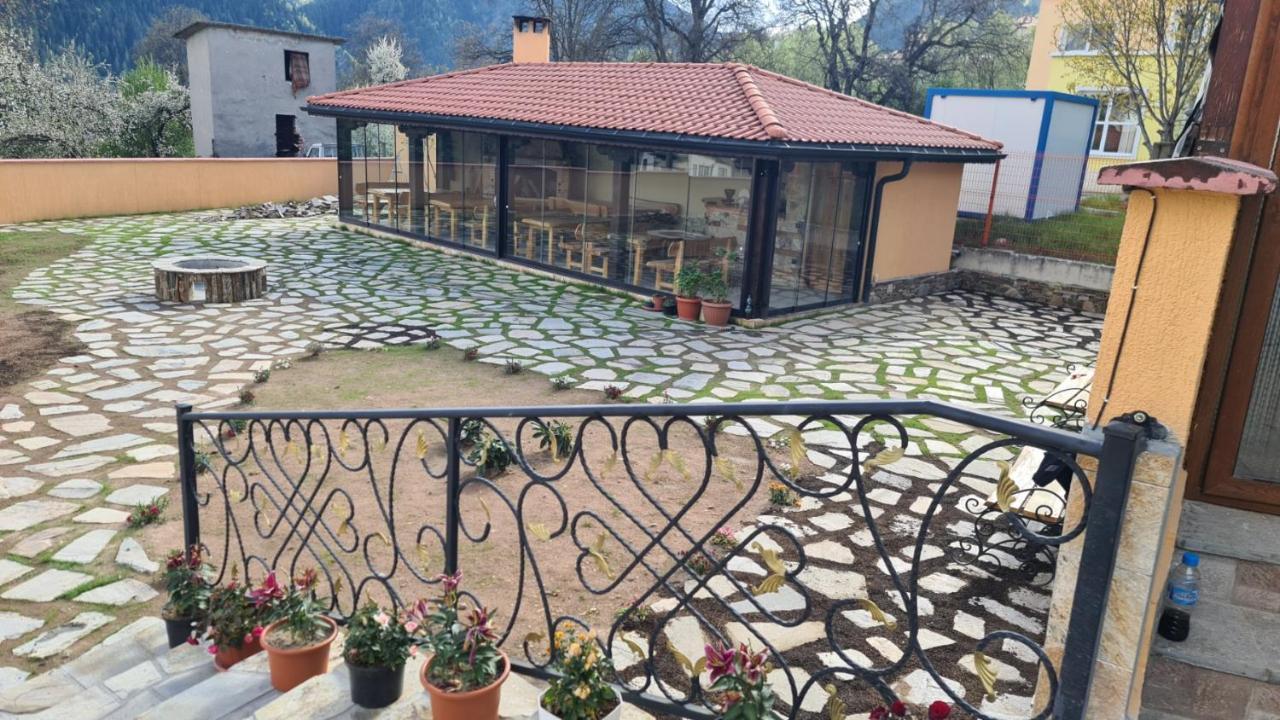 Guesthouse Nefertiti Smoljan Exterior foto