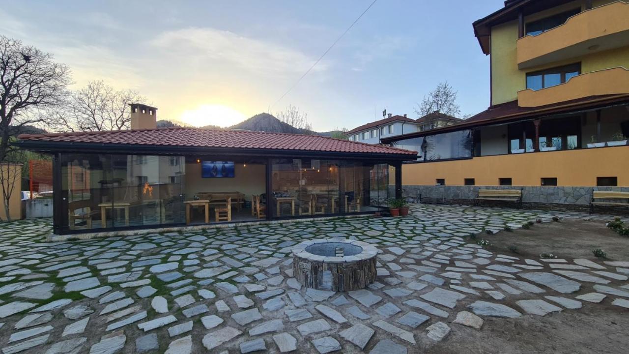 Guesthouse Nefertiti Smoljan Exterior foto