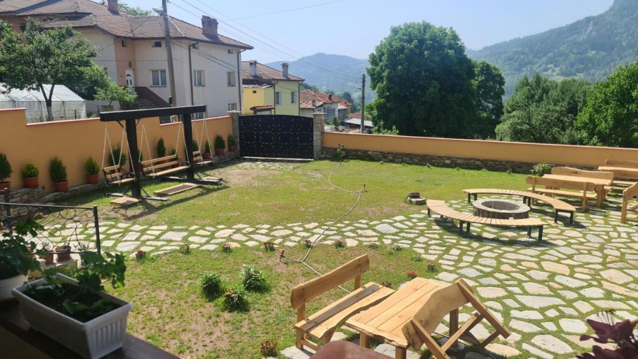 Guesthouse Nefertiti Smoljan Exterior foto